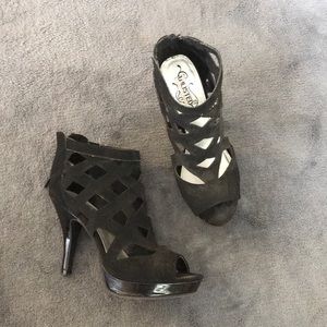 Unlisted (Kenneth Cole) Latticework Heels
